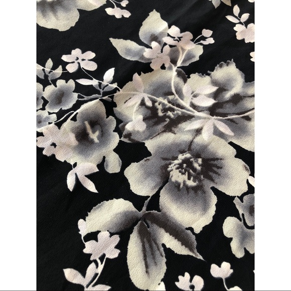 Floral A-Line Flowy Skirt w Closing Button & Zip - Picture 3 of 11